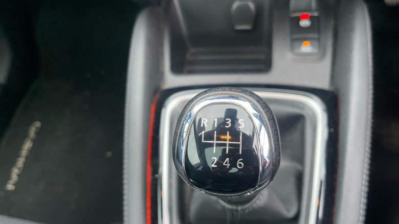 Nissan Qashqai 1.3 DiG-T N-Connecta 5dr [Glass Roof Pack] Petrol Hatchback